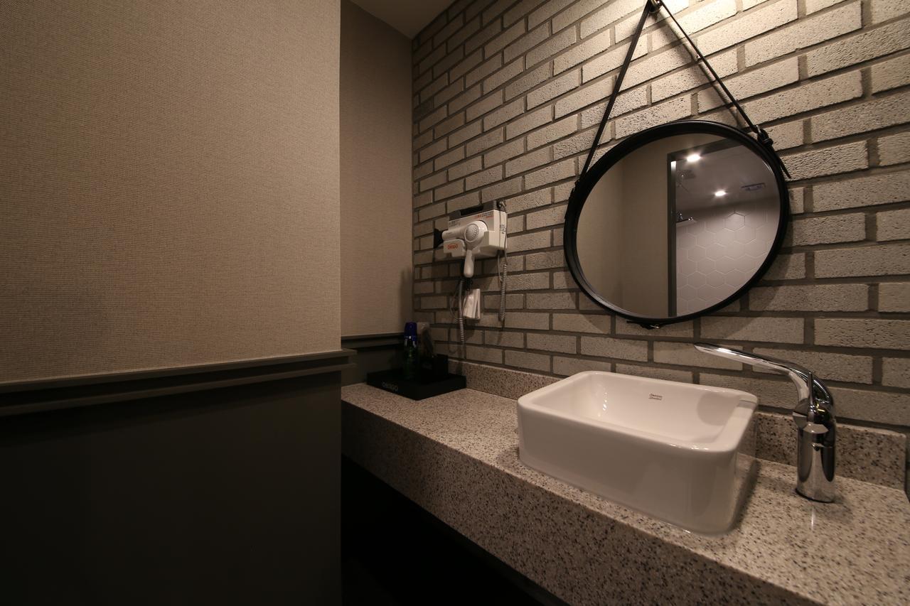 Hotel Chicago Changwon Extérieur photo