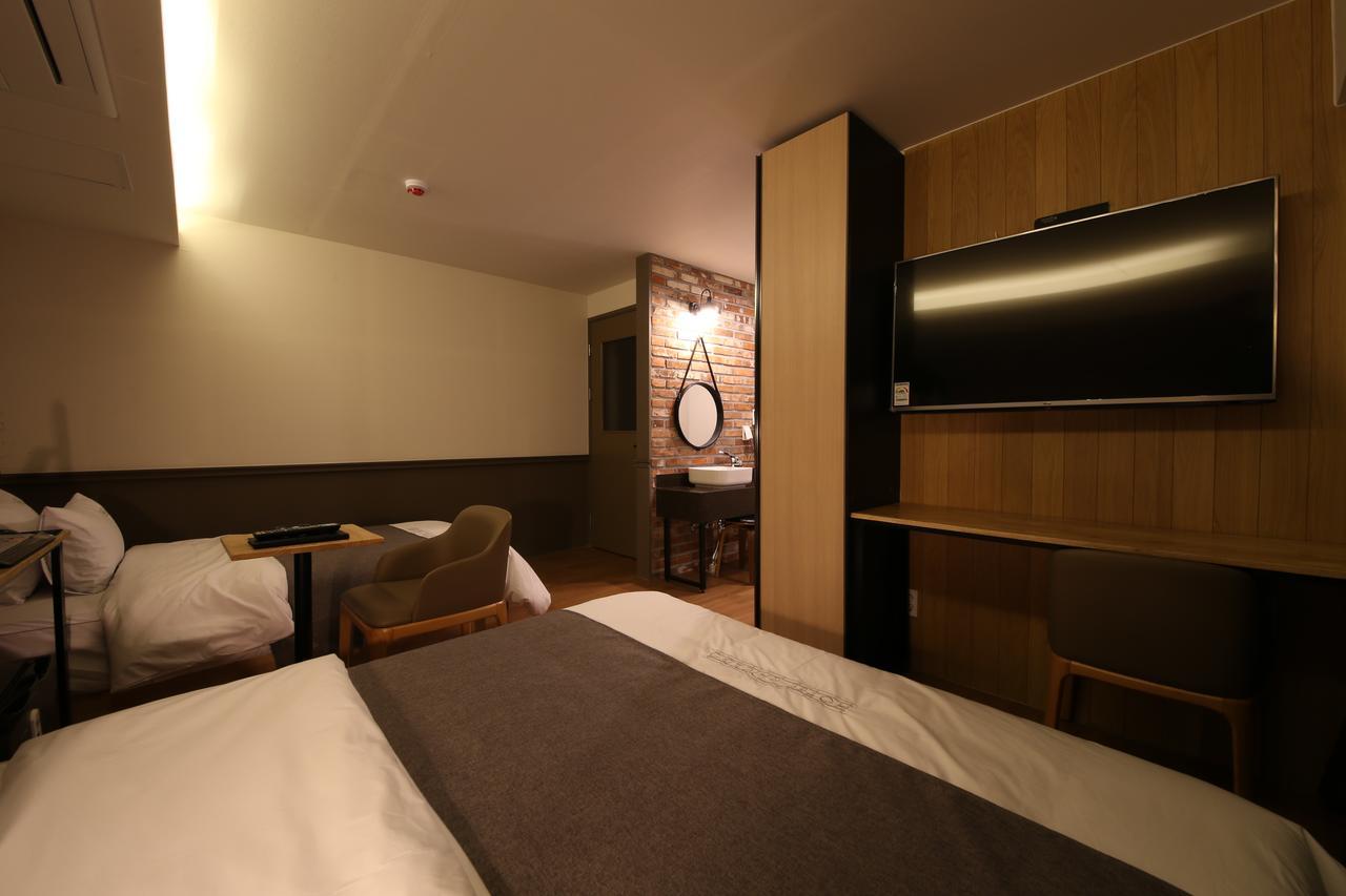 Hotel Chicago Changwon Extérieur photo