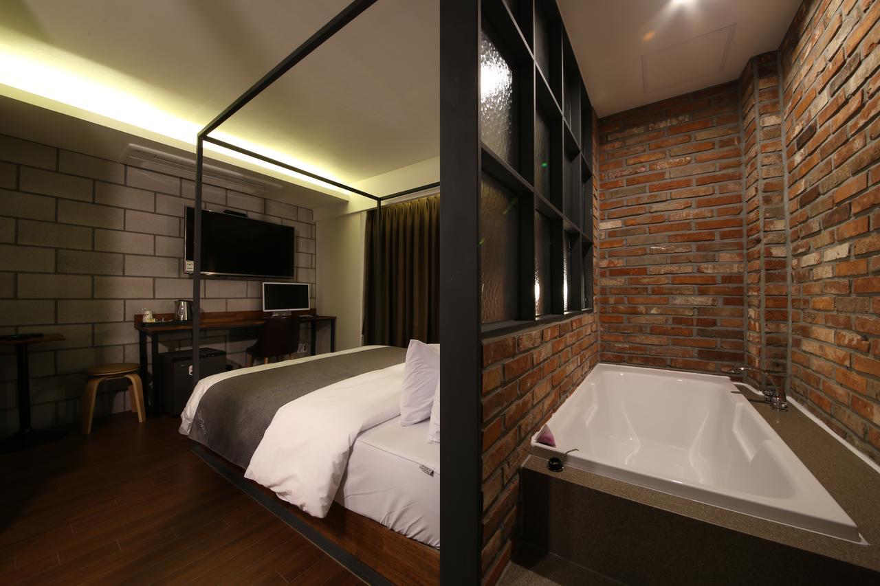 Hotel Chicago Changwon Extérieur photo